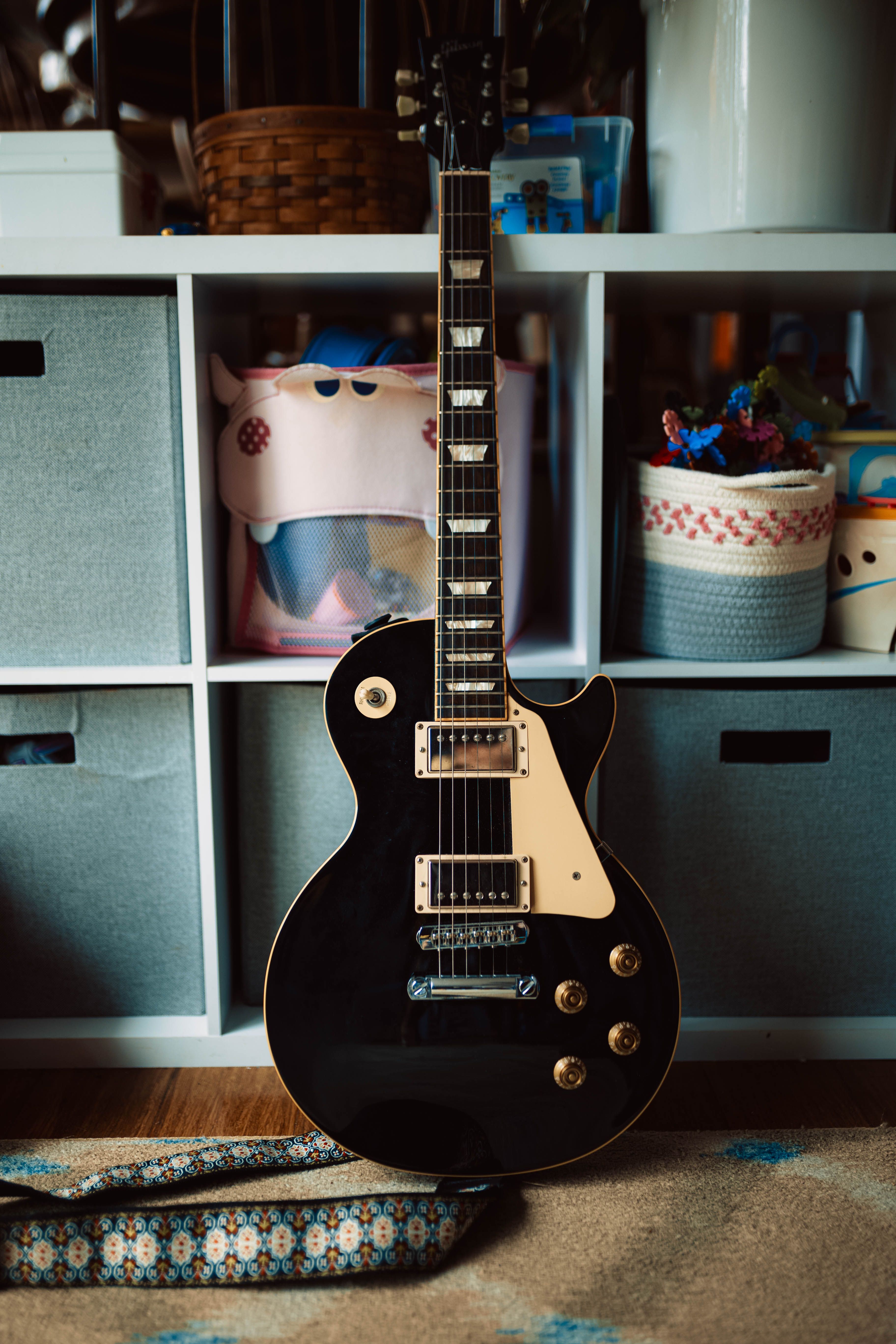 Legends in Wood and Steel: Investing in the Global Gibson Custom and Heritage Guitar Market