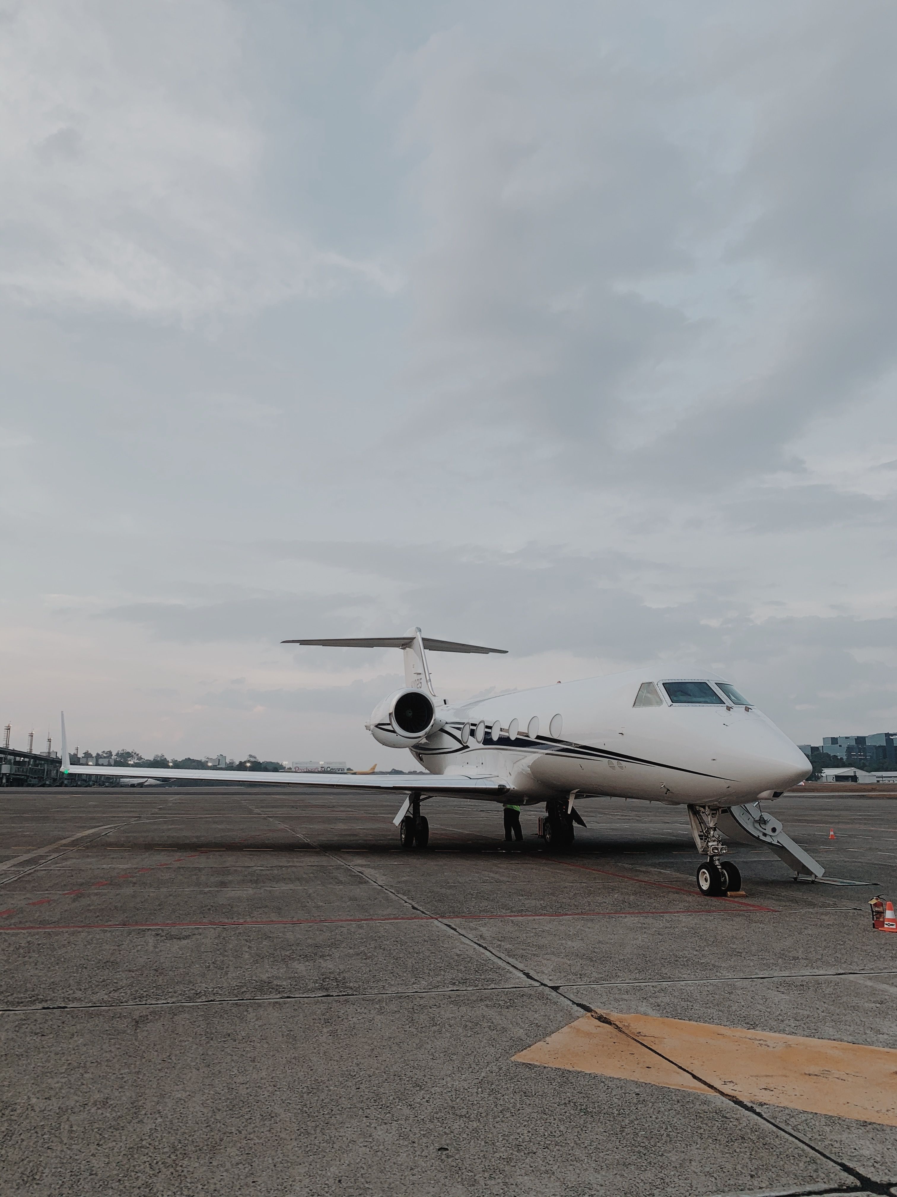 Skies Without Limits: Investing in the Global Private Jet and Luxury Aviation Market